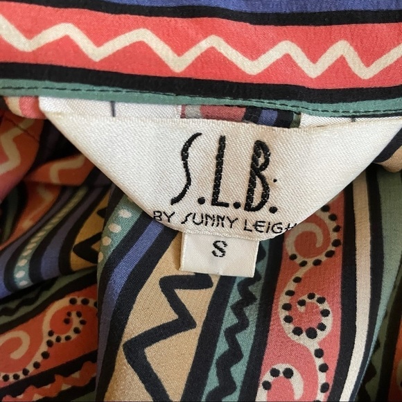 S.L.B Sunny Leigh Vintage silk button top - Picture 5 of 6